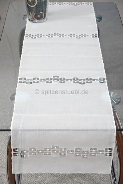 Moderne Tischläufer aus Plauener Spitze deutsche Herstellung