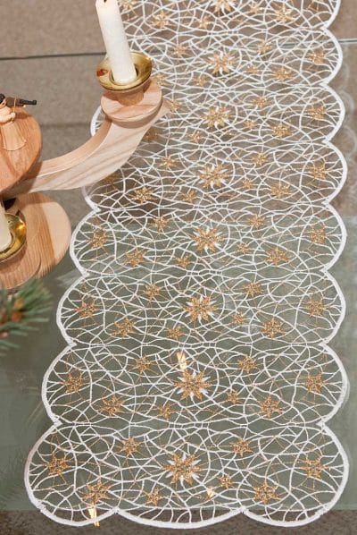 Plauener Spitze Weihnachtsdeckchen Sternenhimmel rohweiß 26x50 cm
