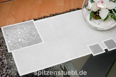 Moderne Tischläufer aus Plauener Spitze. Moderne Tischwäsche  Made in Germany. Tischläufer aus moderner Stickerei.
